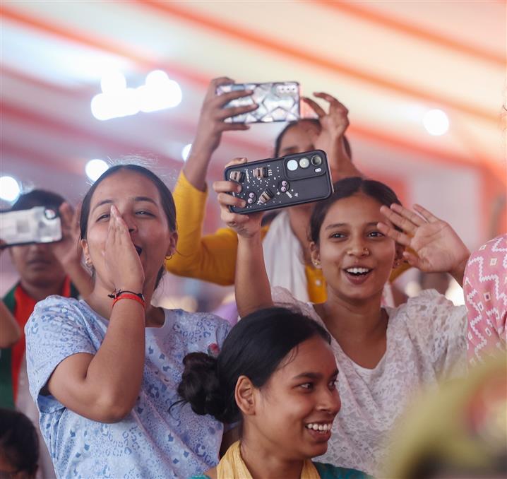 प्रधानमंत्री श्री नरेन्द्र मोदी 28 अप्रैल, 2026 को उत्तर प्रदेश के वाराणसी में महिला सम्मेलन में शामिल हुए।