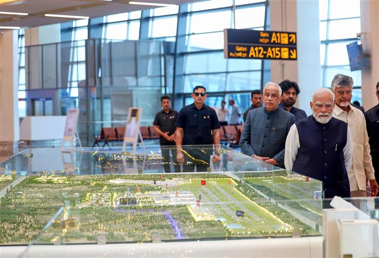प्रधानमंत्री श्री नरेन्द्र मोदी ने 1 अगस्त 2026 को आंध्र प्रदेश के भोगापुरम स्थित अल्लूरी सीताराम राजू अंतरराष्ट्रीय हवाई अड्डे के यात्री टर्मिनल भवन का उद्घाटन किया और उसका अवलोकन किया।