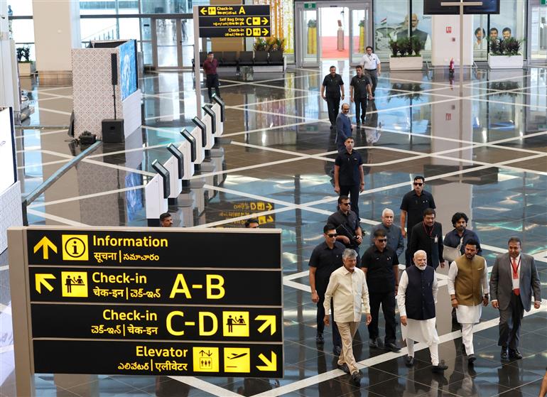 प्रधानमंत्री श्री नरेन्द्र मोदी ने 1 अगस्त 2026 को आंध्र प्रदेश के भोगापुरम स्थित अल्लूरी सीताराम राजू अंतरराष्ट्रीय हवाई अड्डे के यात्री टर्मिनल भवन का उद्घाटन किया और उसका अवलोकन किया।