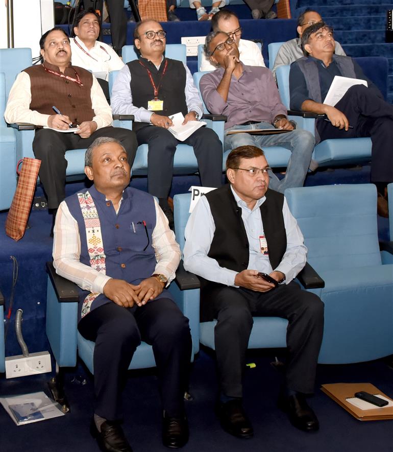 सूचना एवं प्रसारण मंत्रालय के सचिव श्री चंचल कुमार ने 1 अगस्त 2026 को नई दिल्ली स्थित राष्ट्रीय मीडिया केंद्र में मंत्रालयों/विभागों की त्वरित प्रतिक्रिया टीमों (QRTs) की फैक्ट चेकिंग क्षमता बढ़ाने के लिए आयोजित कार्यशाला में हिस्सा लिया।