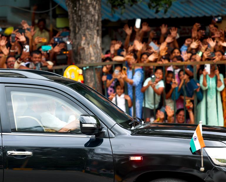 प्रधानमंत्री श्री नरेन्द्र मोदी के 1 अगस्त 2026 मैसूर, कर्नाटक पहुंचने पर लोगों द्वारा उनका भव्य स्वागत किया गया।