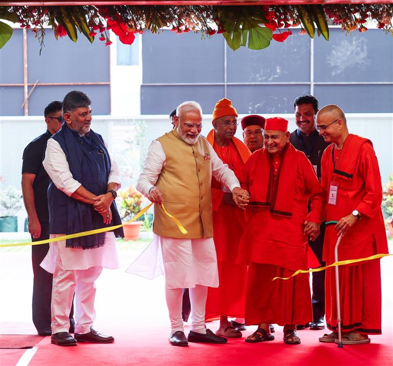 प्रधानमंत्री श्री नरेन्द्र मोदी ने कर्नाटक के मैसूर में 1 अगस्त 2026 को स्वामी विवेकानंद सांस्कृतिक युवा केंद्र-विवेक स्मारक, श्री रामकृष्ण आश्रम का उद्घाटन किया।