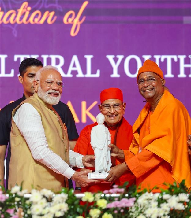 प्रधानमंत्री श्री नरेन्द्र मोदी ने कर्नाटक के मैसूर में 1 अगस्त 2026 को श्री रामकृष्ण आश्रम में स्वामी विवेकानंद सांस्कृतिक युवा केंद्र- विवेक स्मारक के उद्घाटन अवसर पर आयोजित कार्यक्रम में शिरकत की।
