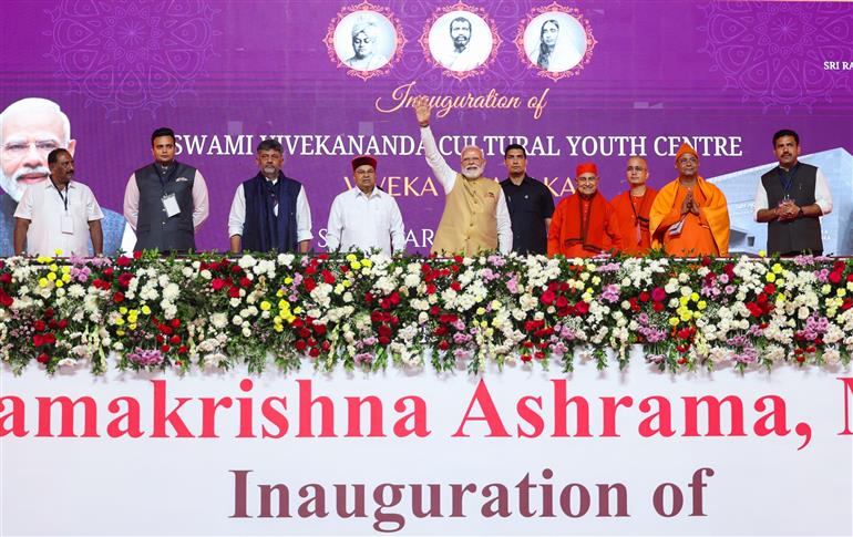 प्रधानमंत्री श्री नरेन्द्र मोदी ने कर्नाटक के मैसूर में 1 अगस्त 2026 को श्री रामकृष्ण आश्रम में स्वामी विवेकानंद सांस्कृतिक युवा केंद्र- विवेक स्मारक के उद्घाटन अवसर पर आयोजित कार्यक्रम में शिरकत की।
