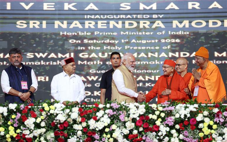 प्रधानमंत्री श्री नरेन्द्र मोदी ने कर्नाटक के मैसूर में 1 अगस्त 2026 को श्री रामकृष्ण आश्रम में स्वामी विवेकानंद सांस्कृतिक युवा केंद्र- विवेक स्मारक के उद्घाटन अवसर पर आयोजित कार्यक्रम में शिरकत की।
