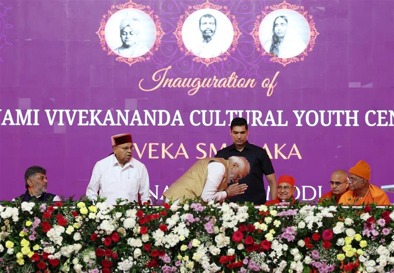 प्रधानमंत्री श्री नरेन्द्र मोदी ने कर्नाटक के मैसूर में 1 अगस्त 2026 को श्री रामकृष्ण आश्रम में स्वामी विवेकानंद सांस्कृतिक युवा केंद्र- विवेक स्मारक के उद्घाटन अवसर पर आयोजित कार्यक्रम में शिरकत की।
