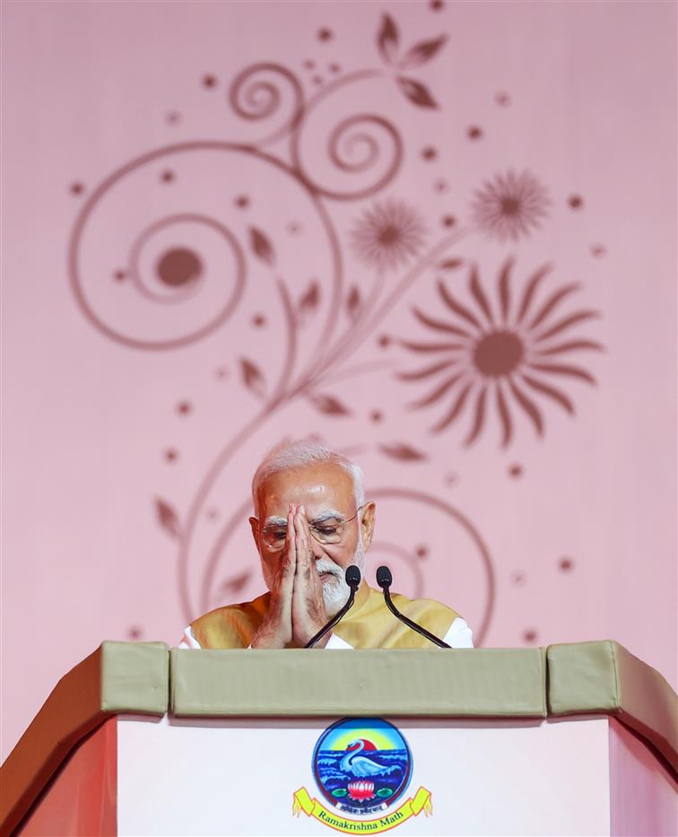 प्रधानमंत्री श्री नरेन्द्र मोदी कर्नाटक के मैसूर में 1 अगस्त 2026 को श्री रामकृष्ण आश्रम में स्वामी विवेकानंद सांस्कृतिक युवा केंद्र- विवेक स्मारक के उद्घाटन अवसर पर आयोजित कार्यक्रम में संबोधित करते हुए।
