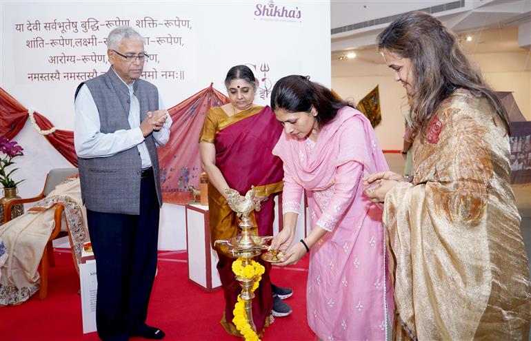 युवा मामले एवं खेल राज्य मंत्री श्रीमती रक्षा निखिल खडसे ने 7 अगस्त 2026 को नई दिल्ली में “साड़ी शस्त्र” प्रदर्शनी के उद्घाटन समारोह में शिरकत की।