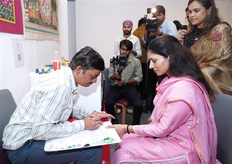 युवा मामले एवं खेल राज्य मंत्री श्रीमती रक्षा निखिल खडसे ने 7 अगस्त 2026 को नई दिल्ली में “साड़ी शस्त्र” प्रदर्शनी के उद्घाटन समारोह में शिरकत की।
