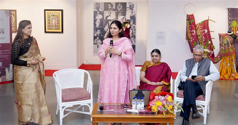 युवा मामले एवं खेल राज्य मंत्री श्रीमती रक्षा निखिल खडसे ने 7 अगस्त 2026 को नई दिल्ली में “साड़ी शस्त्र” प्रदर्शनी के उद्घाटन समारोह में शिरकत की।