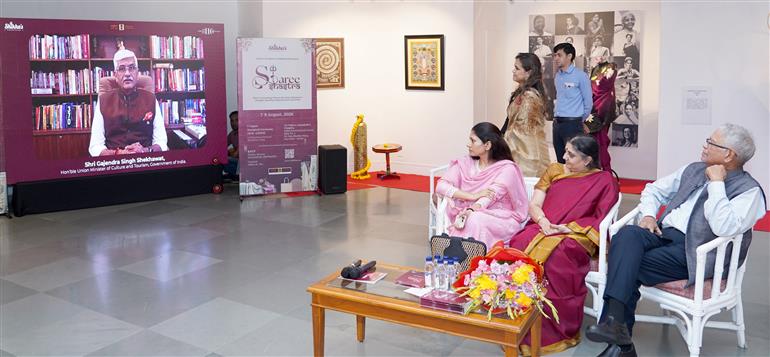 युवा मामले एवं खेल राज्य मंत्री श्रीमती रक्षा निखिल खडसे ने 7 अगस्त 2026 को नई दिल्ली में “साड़ी शस्त्र” प्रदर्शनी के उद्घाटन समारोह में शिरकत की।
