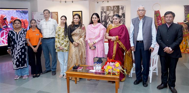 युवा मामले एवं खेल राज्य मंत्री श्रीमती रक्षा निखिल खडसे ने 7 अगस्त 2026 को नई दिल्ली में “साड़ी शस्त्र” प्रदर्शनी के उद्घाटन समारोह में शिरकत की।