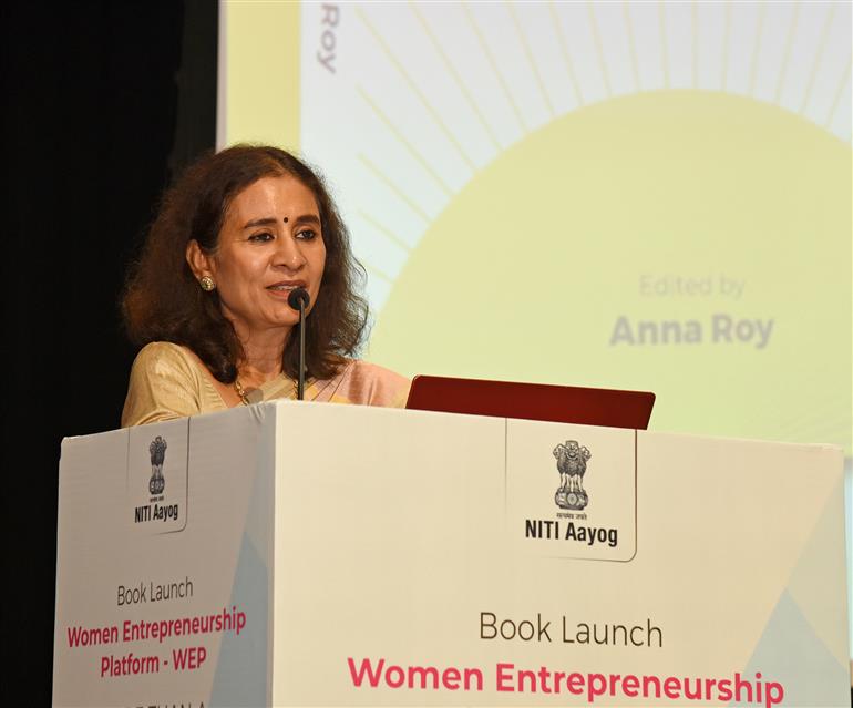 नई दिल्ली के संसद मार्ग स्थित रंग भवन में 10 अगस्त 2026 को नीति आयोग के वरिष्ठ अधिकारियों की उपस्थिति में आयोजित महिला उद्यमिता मंच (WEP) की पुस्तक ‘मोर दैन अ प्लेटफ़ॉर्म' के विमोचन कार्यक्रम की झलकियां।