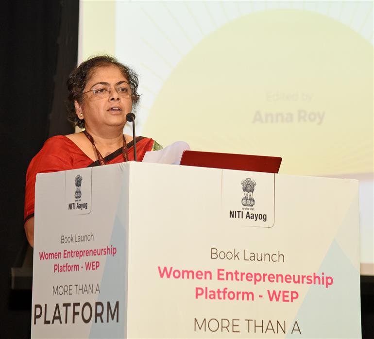 नई दिल्ली के संसद मार्ग स्थित रंग भवन में 10 अगस्त 2026 को नीति आयोग के वरिष्ठ अधिकारियों की उपस्थिति में आयोजित महिला उद्यमिता मंच (WEP) की पुस्तक ‘मोर दैन अ प्लेटफ़ॉर्म' के विमोचन कार्यक्रम की झलकियां।