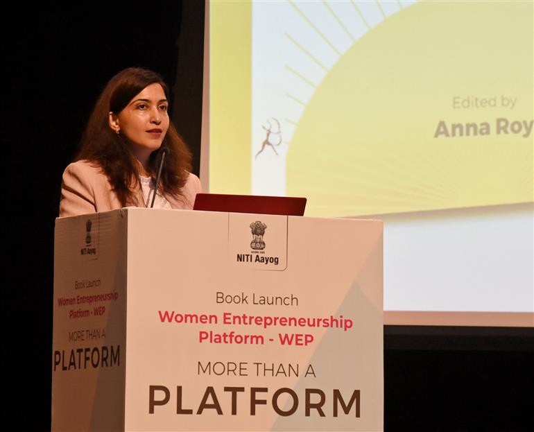 नई दिल्ली के संसद मार्ग स्थित रंग भवन में 10 अगस्त 2026 को नीति आयोग के वरिष्ठ अधिकारियों की उपस्थिति में आयोजित महिला उद्यमिता मंच (WEP) की पुस्तक ‘मोर दैन अ प्लेटफ़ॉर्म' के विमोचन कार्यक्रम की झलकियां।