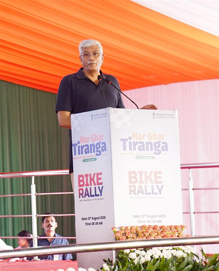 केंद्रीय संस्कृति एवं पर्यटन मंत्री श्री गजेंद्र सिंह शेखावत, केंद्रीय कोयला एवं खान मंत्री श्री जी. किशन रेड्डी और अन्य गणमान्य लोगों ने 12 अगस्त 2026 को नई दिल्ली में ‘हर घर तिरंगा’ समारोह के तहत आयोजित तिरंगा बाइक रैली में शिरकत की।