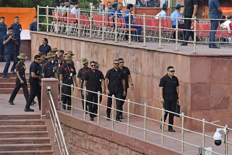 لال قلعہ، دہلی میں، 13 اگست 2026 کو، 80 ویں یوم آزادی تقریبات کی فل ڈریس ریہرسل کی جھلکیاں۔:Ministry of Defence