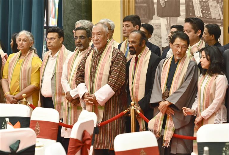 श्रीमती द्रौपदी मुर्मु ने 15 अगस्त, 2026 को नई दिल्ली स्थित राष्ट्रपति भवन में 80वें स्वतंत्रता दिवस समारोह के अवसर पर आयोजित ‘एट होम’ स्वागत समारोह की मेजबानी की।