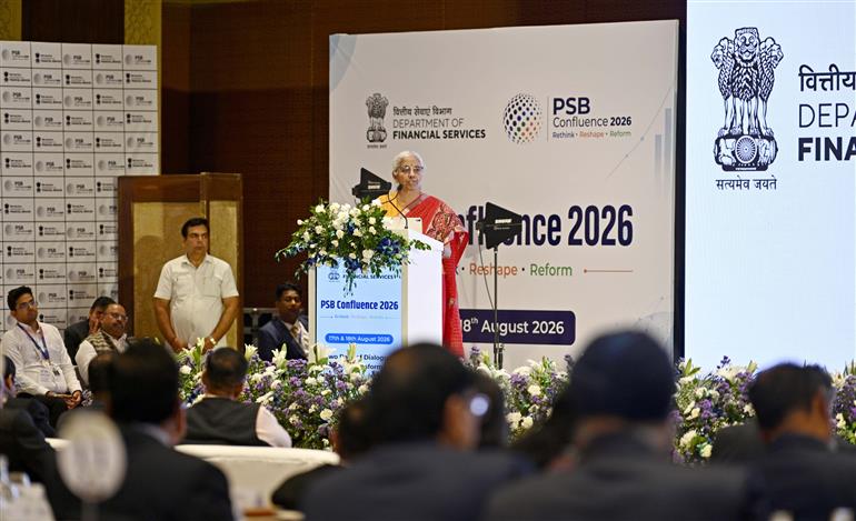 केंद्रीय वित्त एवं कॉर्पोरेट कार्य मंत्री श्रीमती निर्मला सीतारमण 18 अगस्त, 2026 को नई दिल्ली में पीएसबी कॉन्फ्लुएंस 2026 कार्यक्रम को संबोधित करती हुईं।