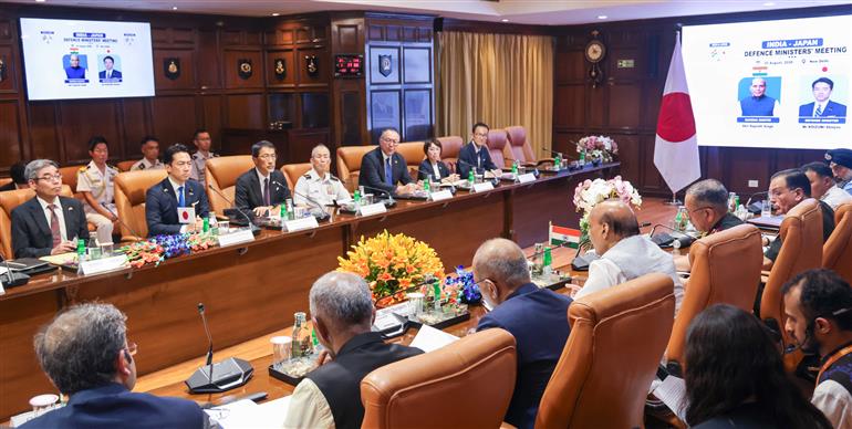 20 अगस्त 2026 को नई दिल्ली के मानेकशॉ सेंटर में केंद्रीय रक्षा मंत्री श्री राजनाथ सिंह और जापान के रक्षा मंत्री श्री शिंजिरो कोइज़ुमी के बीच हुई द्विपक्षीय बैठक की झलकियां।