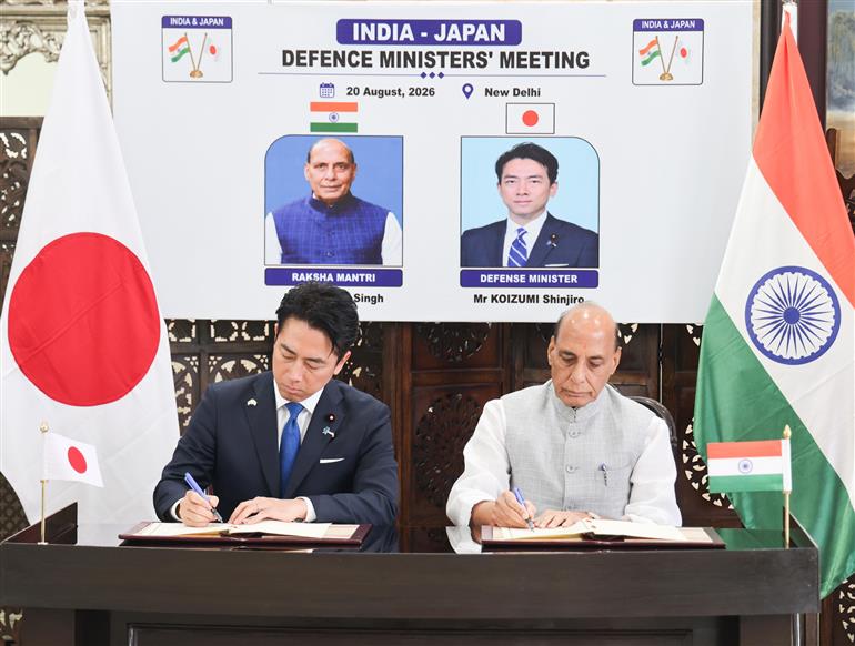 20 अगस्त 2026 को नई दिल्ली के मानेकशॉ सेंटर में केंद्रीय रक्षा मंत्री श्री राजनाथ सिंह और जापान के रक्षा मंत्री श्री शिंजिरो कोइज़ुमी के बीच हुई द्विपक्षीय बैठक की झलकियां।

