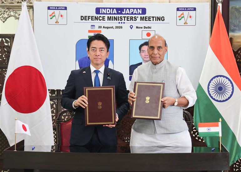 20 अगस्त 2026 को नई दिल्ली के मानेकशॉ सेंटर में केंद्रीय रक्षा मंत्री श्री राजनाथ सिंह और जापान के रक्षा मंत्री श्री शिंजिरो कोइज़ुमी के बीच हुई द्विपक्षीय बैठक की झलकियां।