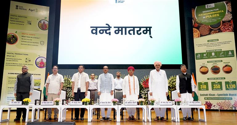 केंद्रीय कृषि एवं किसान कल्याण और ग्रामीण विकास मंत्री श्री शिवराज सिंह चौहान 22 अगस्त, 2026 को नई दिल्ली में डिजिटल कृषि मिशन के अंतर्गत एग्रीस्टैक और दलहन आत्मनिर्भरता मिशन पर राष्ट्रीय सम्मेलन में शामिल हुए। 