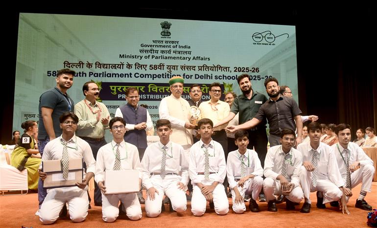 केंद्रीय विधि एवं न्याय राज्य मंत्री (स्वतंत्र प्रभार) तथा संसदीय कार्य राज्य मंत्री श्री अर्जुन राम मेघवाल 25 अगस्त 2026 को नई दिल्ली में दिल्ली के विद्यालयों के लिए 58वीं युवा संसद प्रतियोगिता 2025–26 के पुरस्कार वितरण समारोह में शामिल हुए।