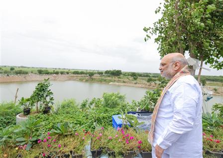 केंद्रीय गृह एवं सहकारिता मंत्री श्री अमित शाह 27 अगस्त, 2026 को गुजरात के अमरेली में ‘गुजरात गौरव सरोवर’ का उद्घाटन करते हुए।