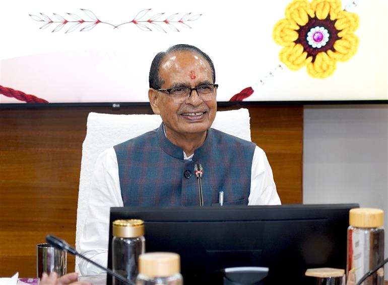 केंद्रीय कृषि एवं किसान कल्याण और ग्रामीण विकास मंत्री श्री शिवराज सिंह चौहान 27 अगस्त 2026 को नई दिल्ली में लखपति दीदियों के साथ रक्षाबंधन का पर्व मनाते हुए।