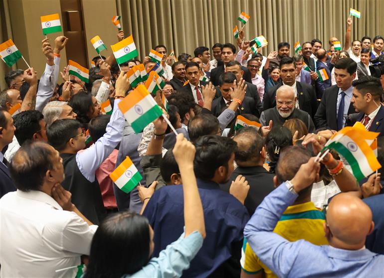 प्रधानमंत्री श्री नरेन्द्र मोदी का 29 अगस्त 2026 को उज्बेकिस्तान के ताशकंद में भारतीय समुदाय ने भव्य स्वागत किया।