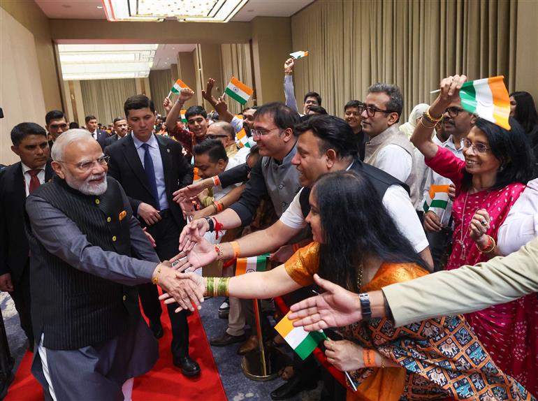 प्रधानमंत्री श्री नरेन्द्र मोदी का 29 अगस्त 2026 को उज्बेकिस्तान के ताशकंद में भारतीय समुदाय ने भव्य स्वागत किया।