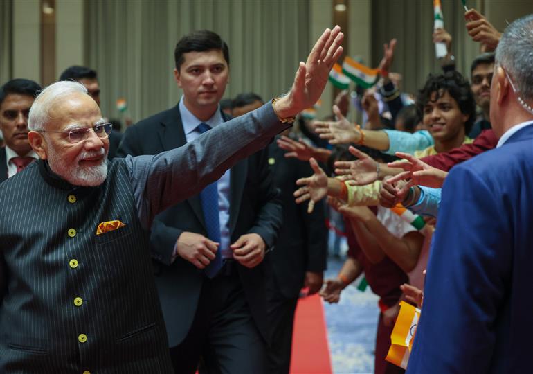 प्रधानमंत्री श्री नरेन्द्र मोदी का 29 अगस्त 2026 को उज्बेकिस्तान के ताशकंद में भारतीय समुदाय ने भव्य स्वागत किया।
