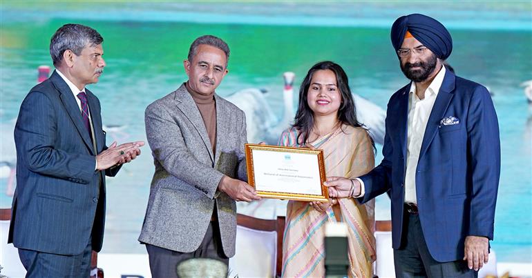 पर्यावरण, वन और जलवायु परिवर्तन और विदेश मामलों के राज्य मंत्री श्री कीर्ति वर्धन सिंह ने 02 फरवरी, 2026 को नई दिल्ली में विश्व आर्द्रभूमि दिवस 2026 के समारोह के दौरान “आर्द्रभूमि और पारंपरिक ज्ञान: सांस्कृतिक विरासत का उत्सव” विषय पर आयोजित कार्यक्रम में शिरकत की।