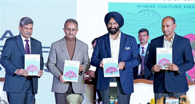 पर्यावरण, वन और जलवायु परिवर्तन और विदेश मामलों के राज्य मंत्री श्री कीर्ति वर्धन सिंह ने 02 फरवरी, 2026 को नई दिल्ली में विश्व आर्द्रभूमि दिवस 2026 के समारोह के दौरान “आर्द्रभूमि और पारंपरिक ज्ञान: सांस्कृतिक विरासत का उत्सव” विषय पर आयोजित कार्यक्रम में शिरकत की।