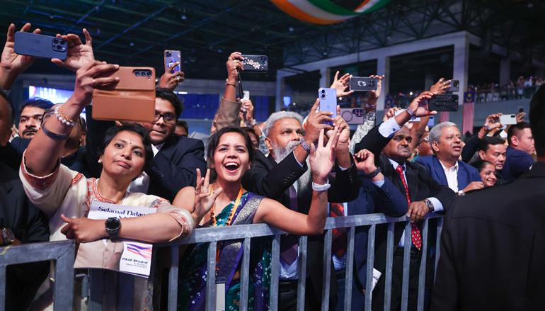 प्रधानमंत्री श्री नरेन्द्र मोदी ने 7 फरवरी 2026 को मलेशिया के कुआलालंपुर में भारतीय समुदाय द्वारा आयोजित कार्यक्रम में शिरकत की।:Prime Minister