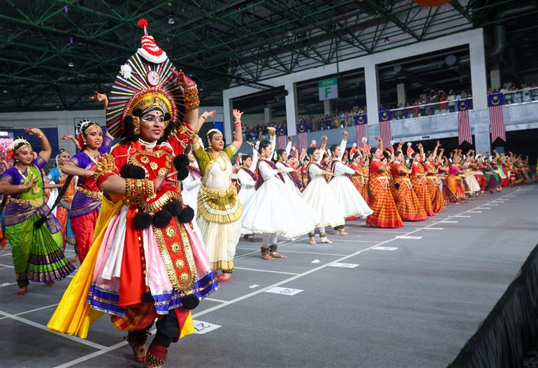 प्रधानमंत्री श्री नरेन्द्र मोदी ने 7 फरवरी 2026 को मलेशिया के कुआलालंपुर में भारतीय समुदाय द्वारा आयोजित कार्यक्रम में शिरकत की।:Prime Minister