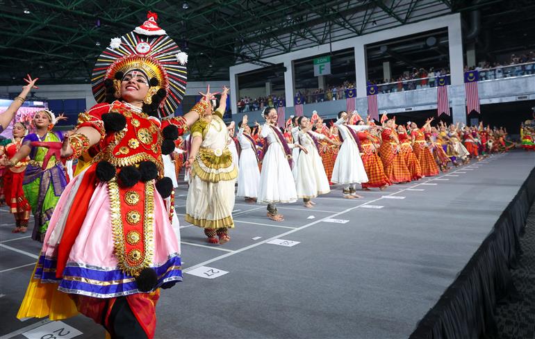 प्रधानमंत्री श्री नरेन्द्र मोदी ने 7 फरवरी 2026 को मलेशिया के कुआलालंपुर में भारतीय समुदाय द्वारा आयोजित कार्यक्रम में शिरकत की।:Prime Minister
