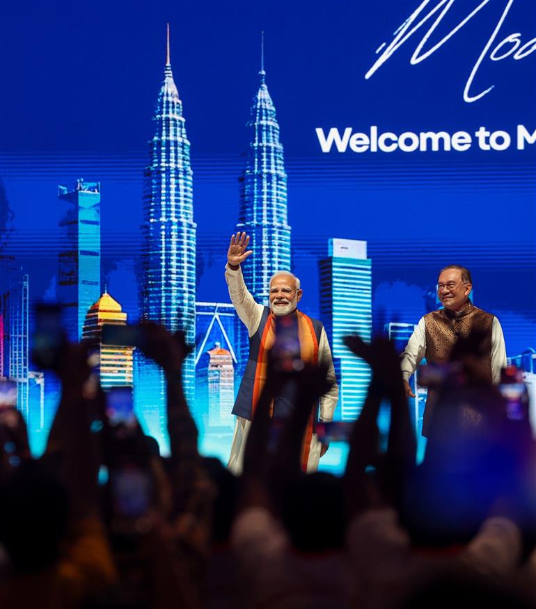 प्रधानमंत्री श्री नरेन्द्र मोदी ने 7 फरवरी 2026 को मलेशिया के कुआलालंपुर में भारतीय समुदाय द्वारा आयोजित कार्यक्रम में शिरकत की।:Prime Minister