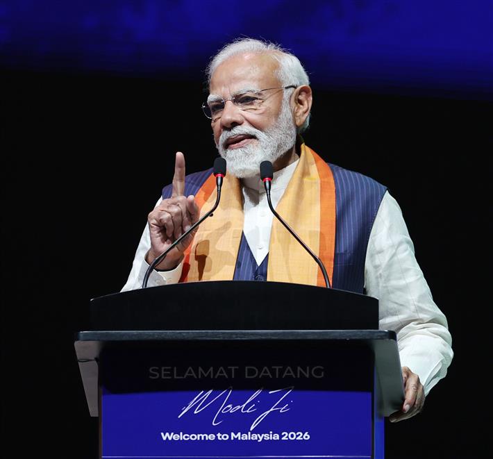 प्रधानमंत्री श्री नरेन्द्र मोदी 7 फरवरी 2026 को मलेशिया के कुआलालंपुर में भारतीय समुदाय द्वारा आयोजित कार्यक्रम को संबोधित करते हुए।:Prime Minister