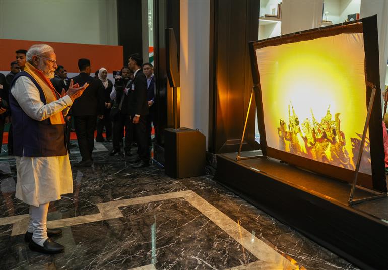 प्रधानमंत्री श्री नरेन्द्र मोदी का 7 फरवरी 2026 को मलेशिया के कुआलालंपुर में भारतीय समुदाय द्वारा गर्मजोशी से स्वागत किया गया।:Prime Minister