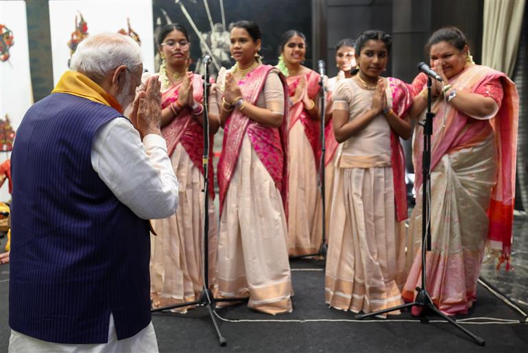 प्रधानमंत्री श्री नरेन्द्र मोदी का 7 फरवरी 2026 को मलेशिया के कुआलालंपुर में भारतीय समुदाय द्वारा गर्मजोशी से स्वागत किया गया।:Prime Minister