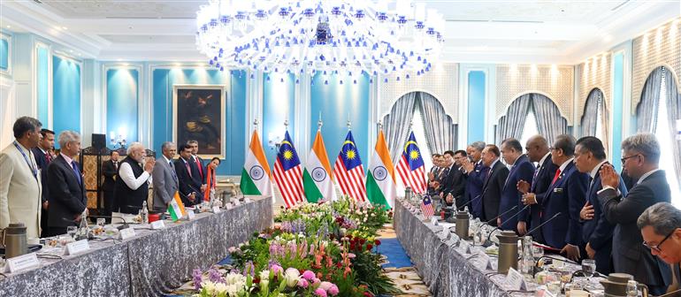 प्रधानमंत्री श्री नरेन्द्र मोदी और मलेशिया के प्रधानमंत्री श्री अनवर इब्राहिम ने 8 फरवरी 2026 को मलेशिया के कुआलालंपुर में भारत-मलेशिया के बीच आयोजित प्रतिनिधिमंडल स्तर की वार्ता में हिस्सा लिया।:Prime Minister