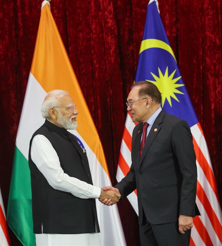 प्रधानमंत्री श्री नरेन्द्र मोदी और मलेशिया के प्रधानमंत्री श्री अनवर इब्राहिम की उपस्थिति में 8 फरवरी 2026 को मलेशिया के कुआलालंपुर में भारत और मलेशिया के बीच समझौता ज्ञापनों (एमओयू) का आदान-प्रदान किया गया।:Prime Minister