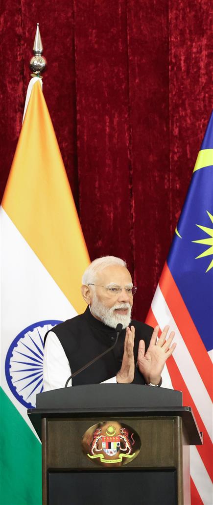 प्रधानमंत्री श्री नरेन्द्र मोदी 08 फरवरी, 2026 को मलेशिया के कुआलालंपुर में प्रेस मीट को संबोधित करते हुए।
