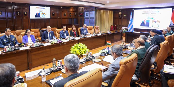 रक्षा मंत्री श्री राजनाथ सिंह ने 09 फरवरी, 2026 को नई दिल्ली में हेलेनिक गणराज्य के राष्ट्रीय रक्षा मंत्री श्री निकोलाओस-जॉर्जियोस डेंडियास के साथ द्विपक्षीय बातचीत की।
