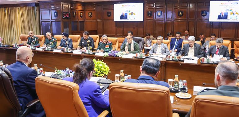 रक्षा मंत्री श्री राजनाथ सिंह ने 09 फरवरी, 2026 को नई दिल्ली में हेलेनिक गणराज्य के राष्ट्रीय रक्षा मंत्री श्री निकोलाओस-जॉर्जियोस डेंडियास के साथ द्विपक्षीय बातचीत की।