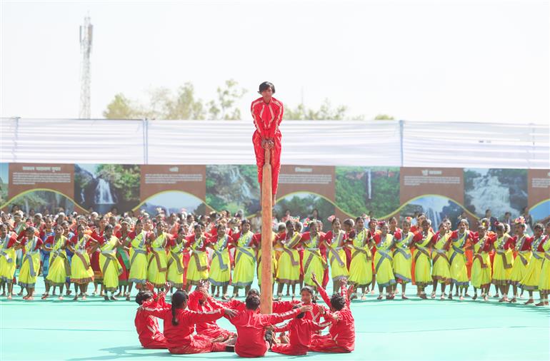 केंद्रीय गृह एवं सहकारिता मंत्री श्री अमित शाह ने 9 फ़रवरी 2026 को छत्तीसगढ़ के जगदलपुर में आयोजित ‘बस्तर पंडुम – 2026’ के समापन समारोह में मुख्य अतिथि के रूप में शिरकत की।