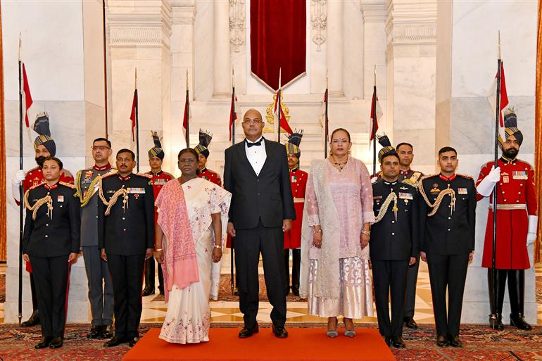 राष्ट्रपति श्रीमती द्रौपदी मुर्मु ने 9 फ़रवरी 2026 को नई दिल्ली स्थित राष्ट्रपति भवन में सेशेल्स के राष्ट्रपति डॉ. पैट्रिक हर्मिनी एवं उनकी पत्नी श्रीमती वेरोनिक हर्मिनी के सम्मान में राजकीय भोज का आयोजन किया।