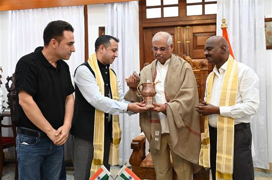PIB Srinagar Press Tour: Media delegation from J&K calls on the Governor of Kerala.